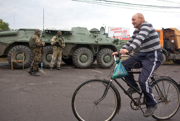 Силовики блокируют движение в Мукачево, 13 июля 2015 года