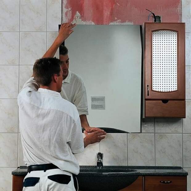 Как повесить зеркало в ванной