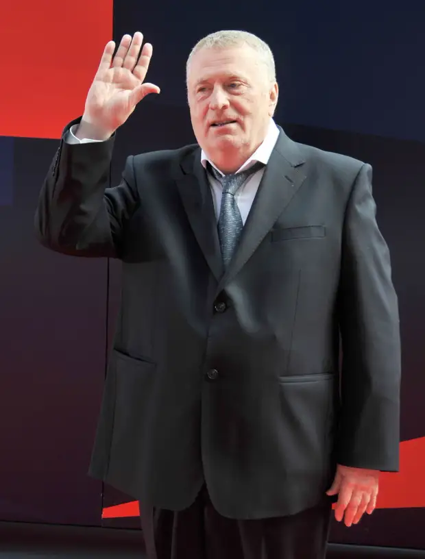 Артиллерийские залпы, подушки с орденами и Колонный зал: как Жириновский предсказал свою смерть