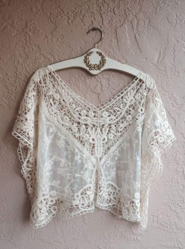 Lace and crochet romantic bohemian crop top: 