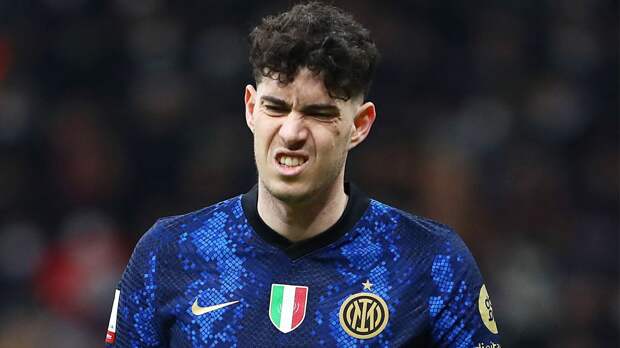 Защитник «Интера» Бастони отказался от перехода в «Барселону»