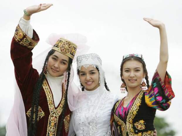 Девушки в национальных костюмах республик бывшего СССР одежда, костюмы, СССР.