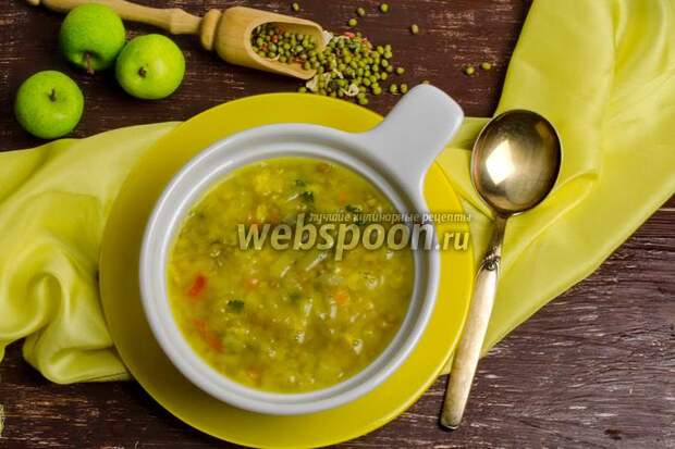 Фото Пикантный суп из маша с яблоком