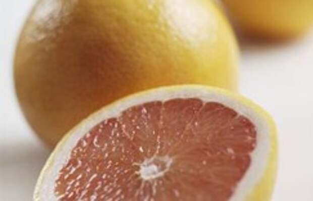 Апельсин грейпфрут как называется. Грейпфрут гибриды цитрусовых. Гибрид лимона и апельсина. Грейпфрутовый апельсин гибрид. Гибрид апельсина и помело.