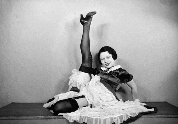 Фотосессия танцовщиц Мулен Руж. 1932г. Фотосессия танцовщиц Мулен Руж. 1932г.