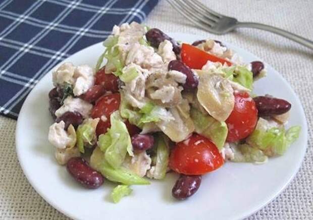 Салат с фасолью и курицей