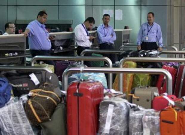 СМИ: за 10 евро в аэропорту Шарм-эш-Шейха можно пронести сумку с оружием