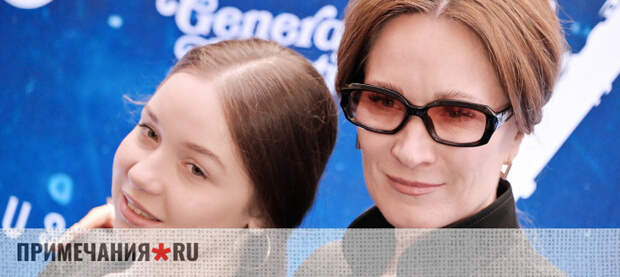 Звезда шоу «Слабое звено» появилась на премьере с дочерью