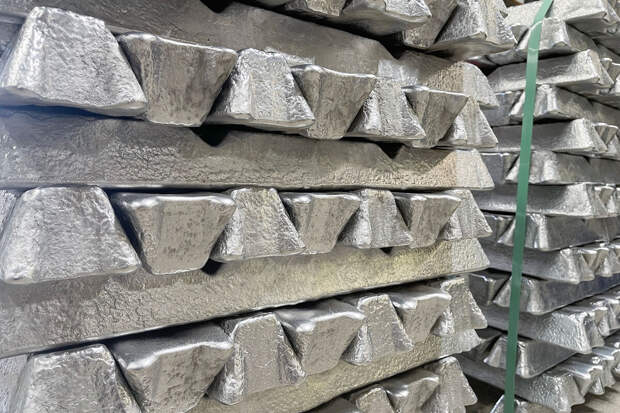 Bloomberg: Emirates Global Aluminium объявила форс-мажор из-за обстрела завода