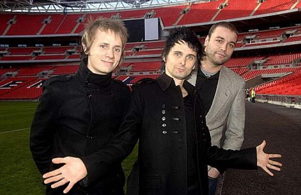 Солист известной британской рок-группы Muse шокировал публику, надев майку с Путиным Солист известной британской рок-группы Muse шокировал публику, надев майку с Путиным