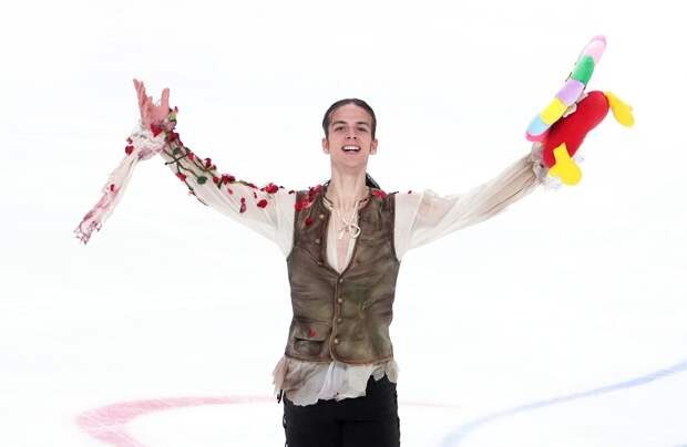 Гуменник выиграл короткую программу в финале Гран-при России