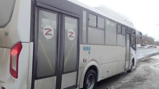 Уборочную технику и муниципальный транспорт украсили буквой «Z»