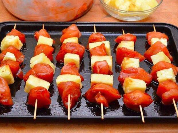 Шашлык из курицы с ананасом