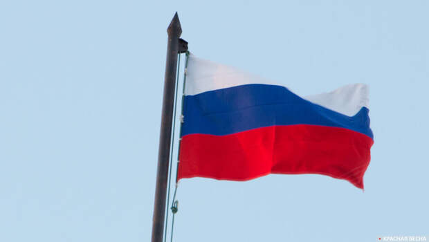 В Симферополе подняли государственный флаг России в честь праздника