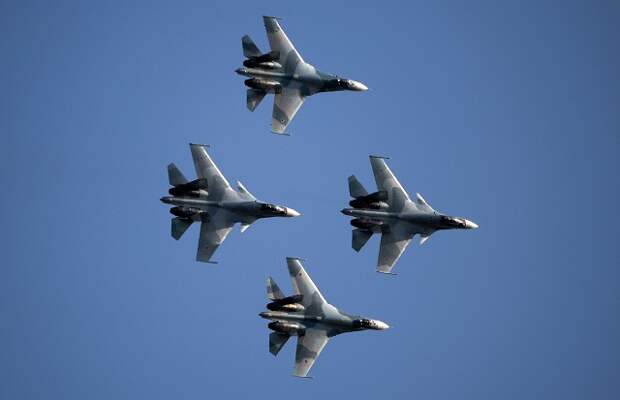 Самолеты Су-35.