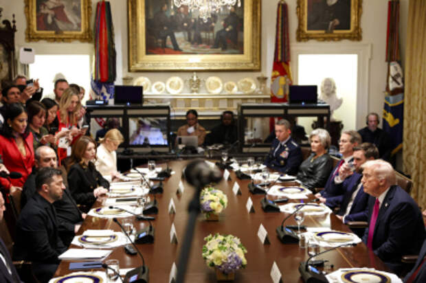 Reuters: Трамп обсуждал с Зеленским гарантии безопасности Украине и России Reuters: Трамп обсуждал с Зеленским гарантии безопасности Украине и России