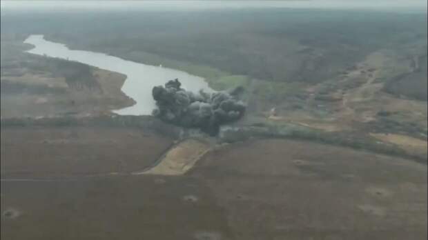 ВКС России ударом ФАБ-3000 разрушили дамбу под Константиновкой, затопив позиции ВСУ