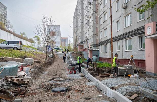 Во Владивостоке благоустраивают почти 20 дворов
