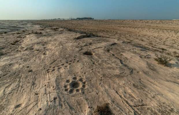 Загадочные петроглифы в пустыне Катара