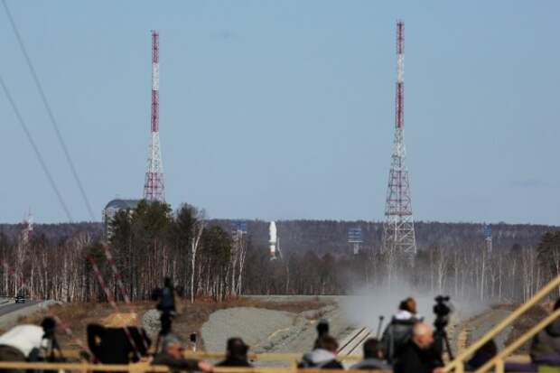 Стартовавший с Восточного "Союз-2.1а" вывел три спутника на опорную орбиту Стартовавший с Восточного "Союз-2.1а" вывел три спутника на опорную орбиту