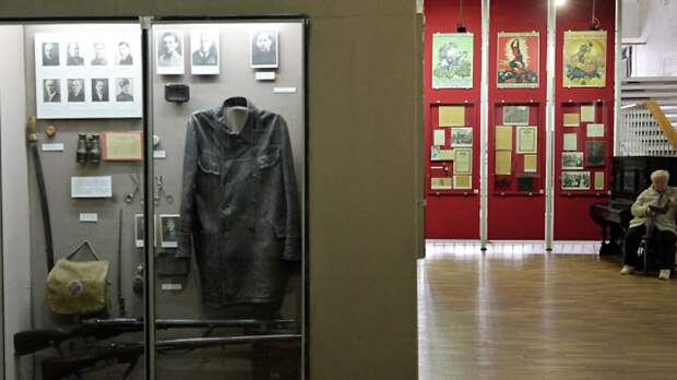 В Луганске открылась выставка работ военкоров «Отражение: 1941-1945»