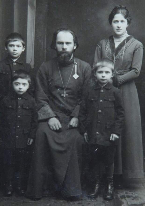 Александр Иванович Боярский с женой и детьми. / Фото: www.story.ru Александр Иванович Боярский с женой и детьми Фото wwwstoryru