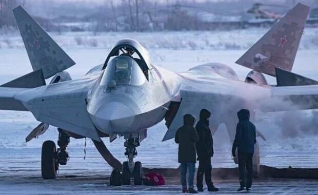Сухой Су-57, Chengdu J-20 и Lockheed Martin F-35 Lightning II - это три истребителя-невидимки постчетвертого поколения и которые производятся в настоящее время.
