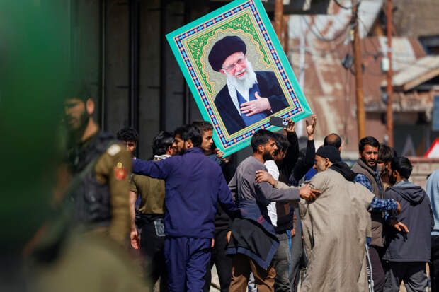 Иранский историк назвал убийство Хаменеи просчетом Трампа