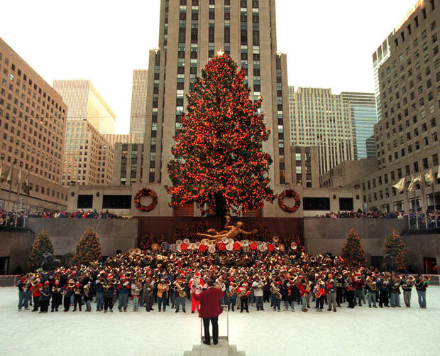 Рождественские деревья в Rockefeller Center сквозь года