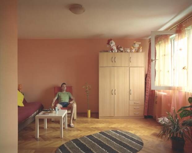 how-differently-people-live-in-identical-apartments-artnaz-com-7