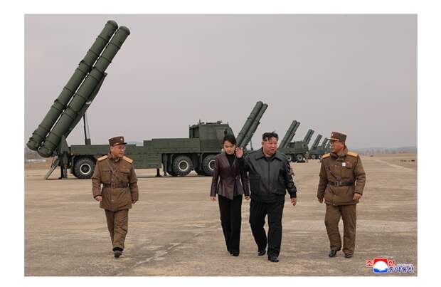 Ким Чен Ын проконтролировал учения КНДР по нанесению огневого удара