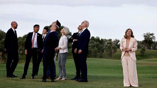 NYP показала растерянного Байдена среди собравшихся для группового фото членов G7