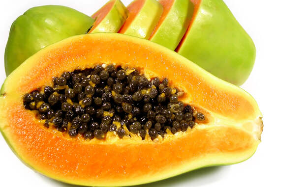 Папайя Только в папайе содержится уникальное вещество папаин, активно способствующее расщеплению поступивших с пищей белков. Попробуйте есть несколько кусочков папайи после каждого второго приема пищи.