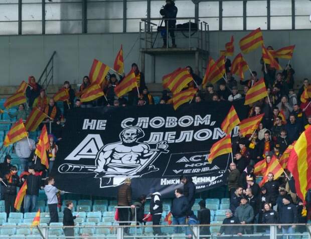 Фанаты «Арсенала» в Химках поддержали команду девизом семьи Демидовых