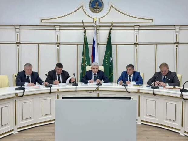 В Кошехабльском районе обсудили ключевые вопросы развития и благоустройства