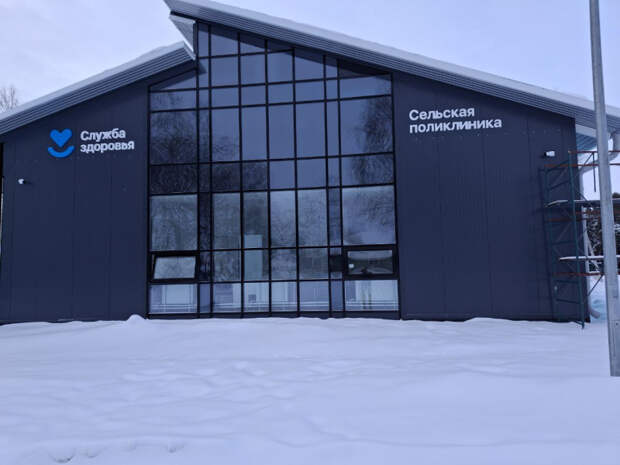 «Ноги примерзают к полу»: работники новой поликлиники в ХМАО за 200 млн рублей пожаловались на холод и недоделки