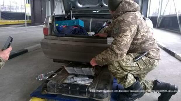 «Бедный» украинец пытался провезти 500 миллионов в машине