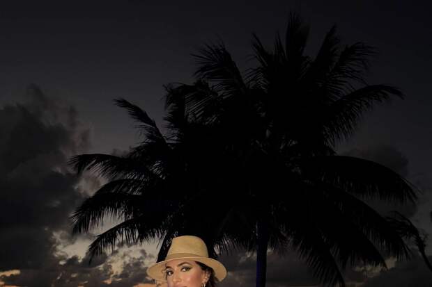 Певица Зара рассказала, что улетела из России