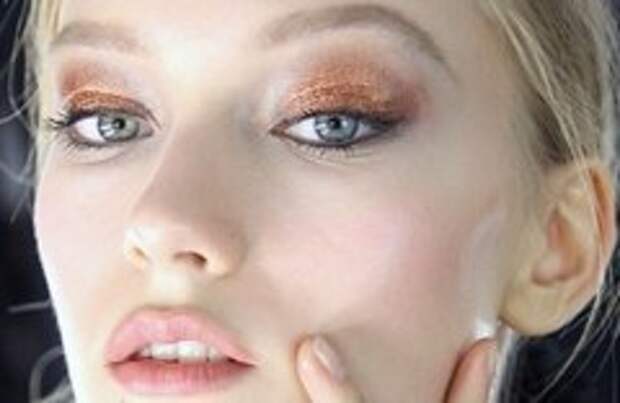 4 Quick and Easy Tips Using Metallic Eyeshadow