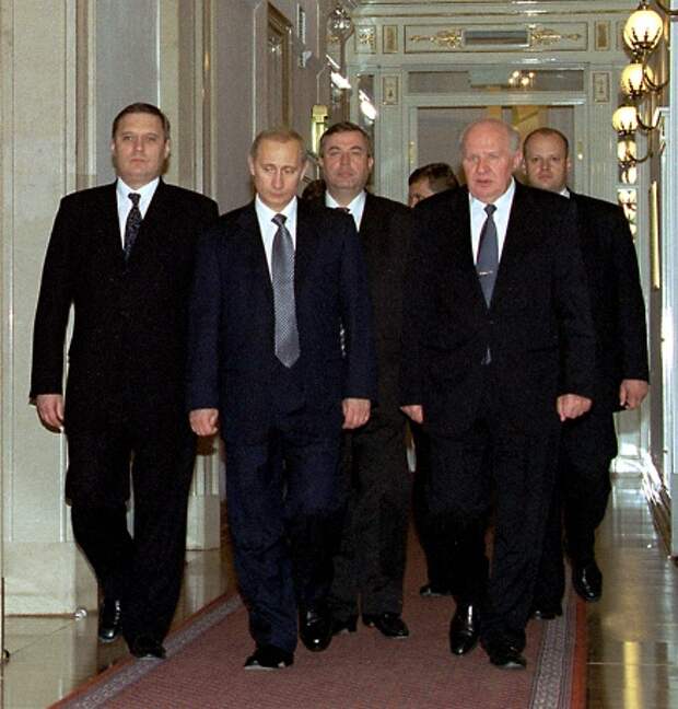 Премьер-министр Михаил Касьянов, президент РФ Владимир Путин, председатель Госдумы Геннадий Селезнев, председатель Совфеда Егор Строев