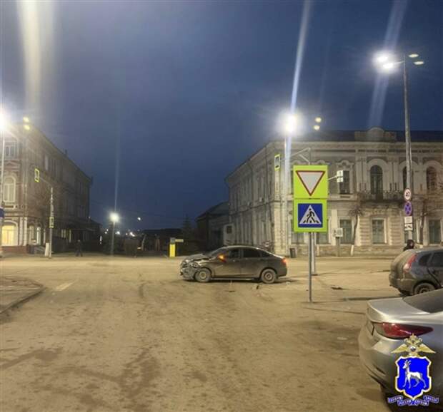 В Сызрани Kalina врезалась в Vesta с 17-летней девушкой за рулем