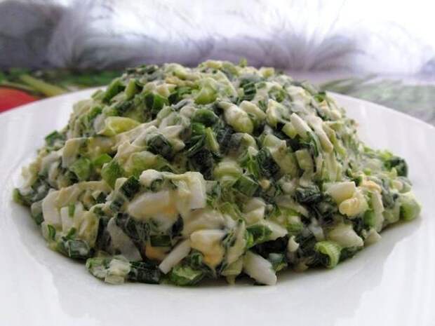 Салат с зеленым луком и яйцом, фото сайта vkusno-i-prosto.ru