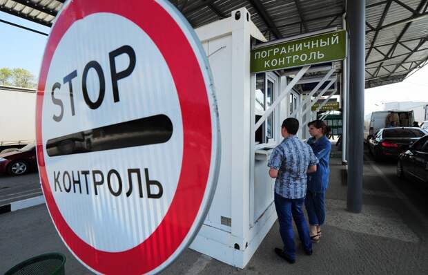 Аксенов хочет заставить сторонников украинских радикалов петь гимн РФ на границе с Крымом Аксенов хочет заставить сторонников украинских радикалов петь гимн РФ на границе с Крымом