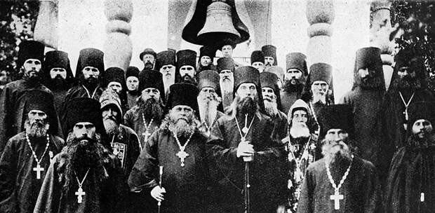12 мистических фото монахов царской России