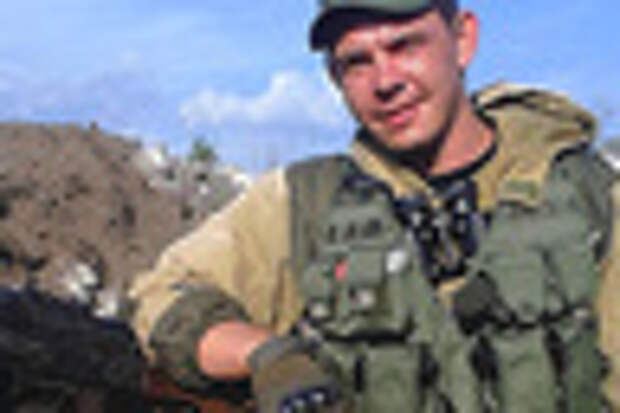 2711274 03.10.2015 Ополченец ЛНР во время отвода вооружений калибра менее 100 миллиметров от линии соприкосновения в самопровозглашенной Луганской народной республике (ЛНР). Валерий Мельников/РИА Новости