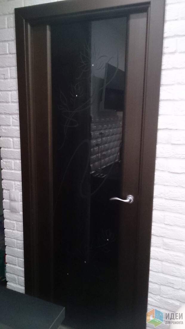 Дверь в комнату, с гравировкой и стразиками))