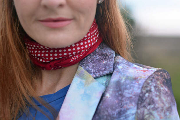 Statement blazer, red bandana