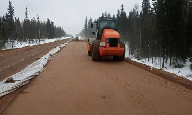 На трассе "Архангельск – Онега" круглосуточно работают 150 дорожников