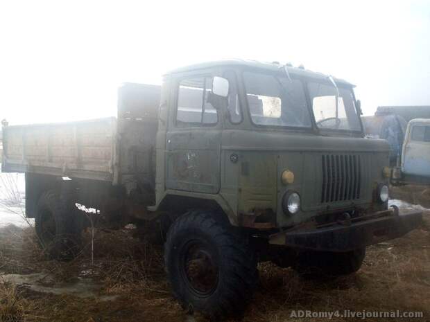 Свалка техники в полях (17 фото)