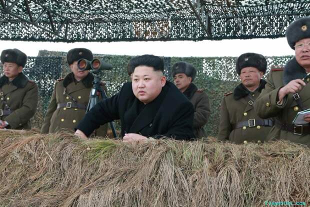 Ким Чен Ын посетил военные учения в неустановленном месте в Северной Корее.